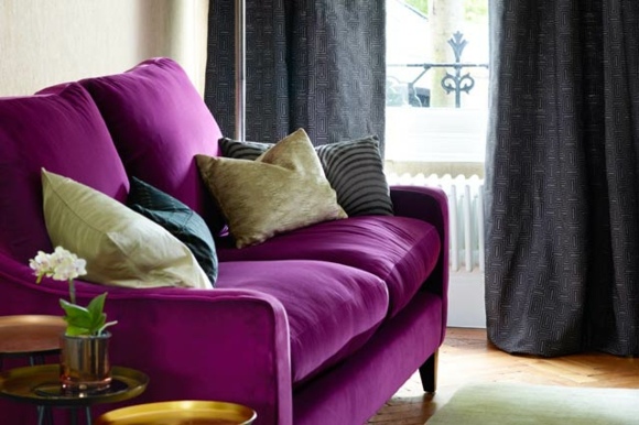 decoration salon moderne canape violet