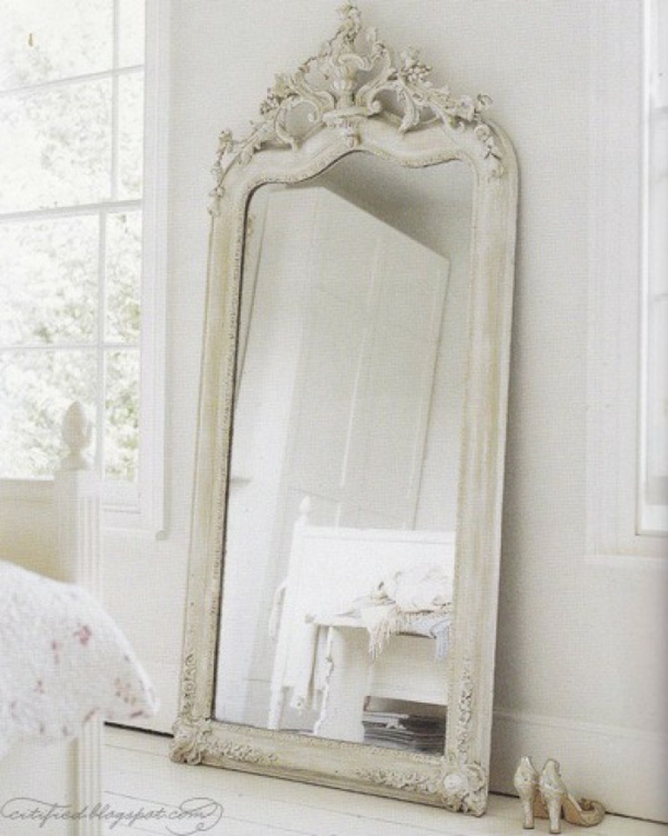 Design féminin cadre du grand miroir pureté blanc 