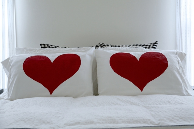 diy oreillers peints coeur