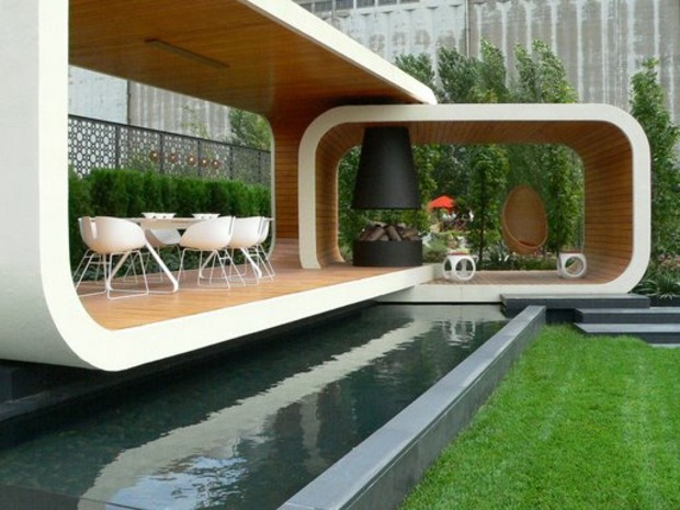jardin ultra-moderne avec bassin et terrasses bois