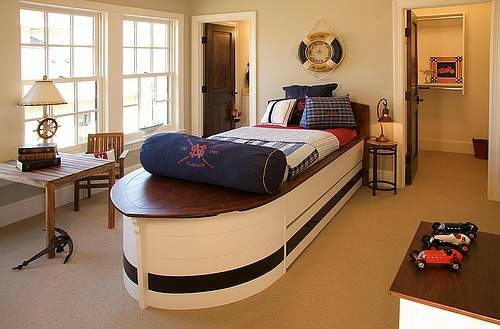 lit design qui s'apparente à un bateau