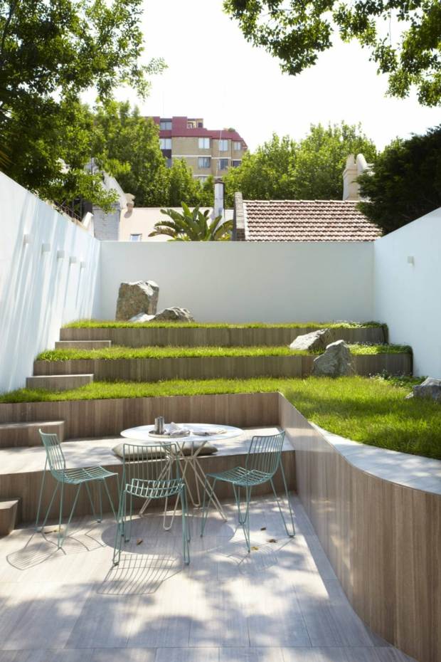 magnifique jardin minimaliste disposé en terrasses