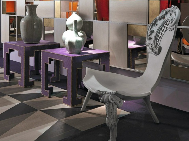 meuble design salon combo avec les tables d'appoint violettes et la chaise design