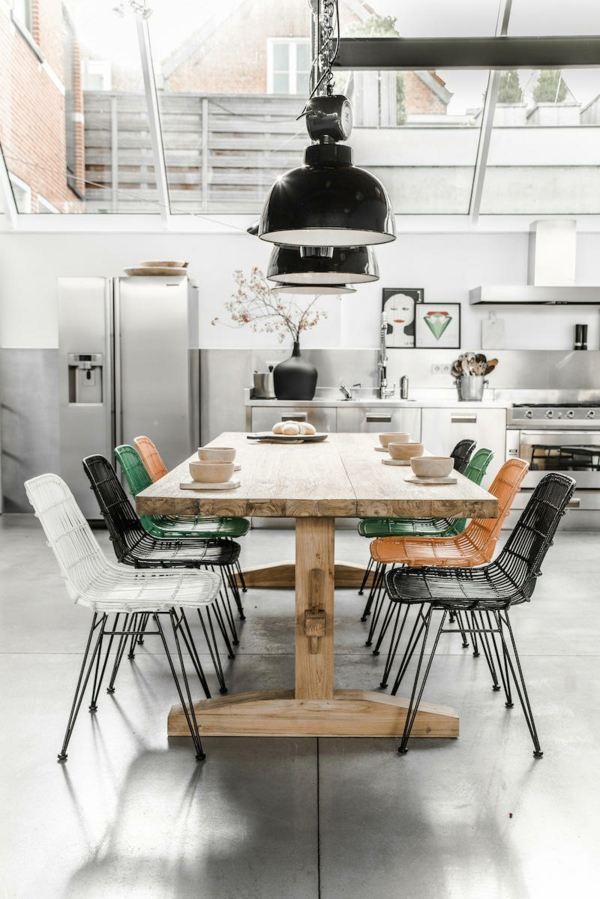 Cuisine salle à manger vintage et minimaliste  chaises design 