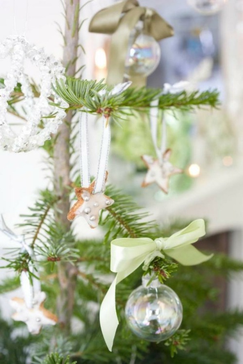Noël ornements neutres en rubans vert pastel  sapin branches