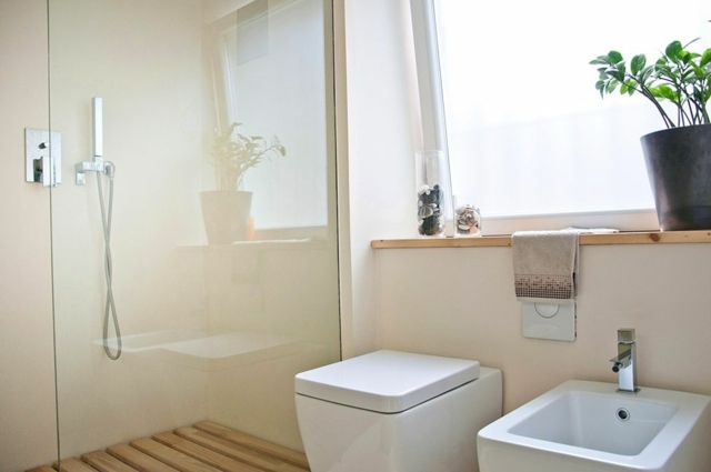 salle de bains simple blanche pure design