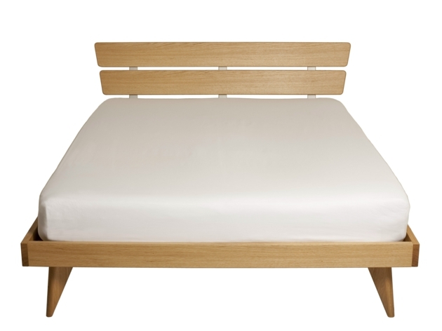 meuble de chambre beau lit simple et confortable  lignes lisses construction