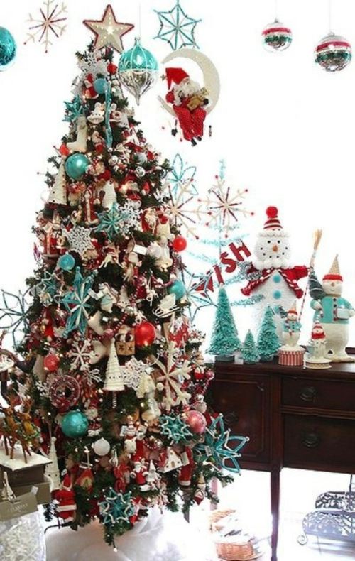 Sapin Noël décoré en plein couleurs ornements superbes 