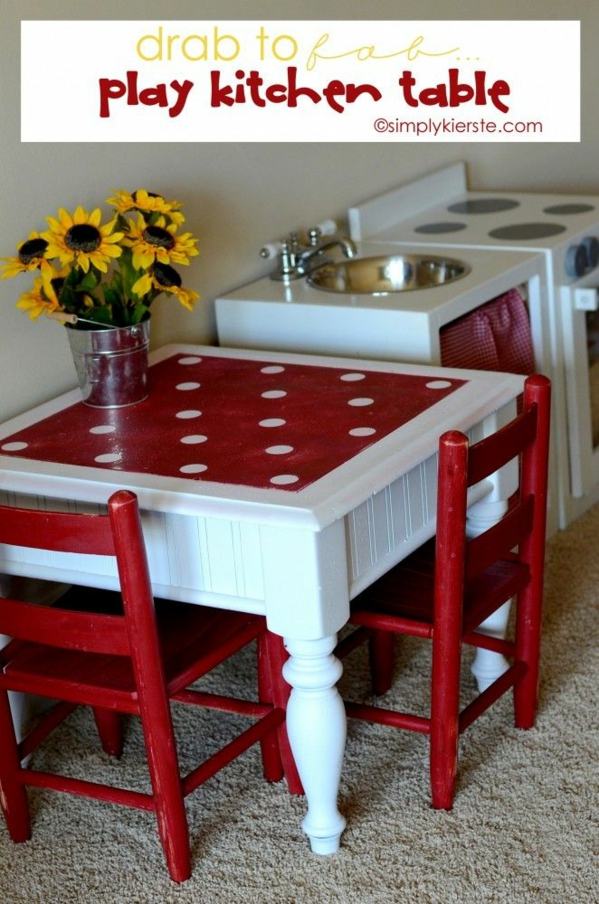 véritable cuisine  table en rouge et blanc en version enfant 