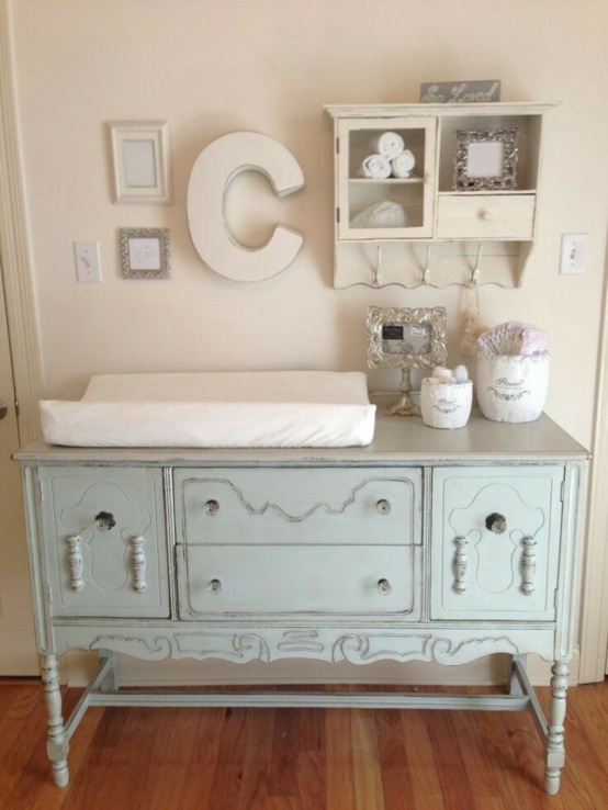 ancien meuble rénové chambre à bébé bleu pâle