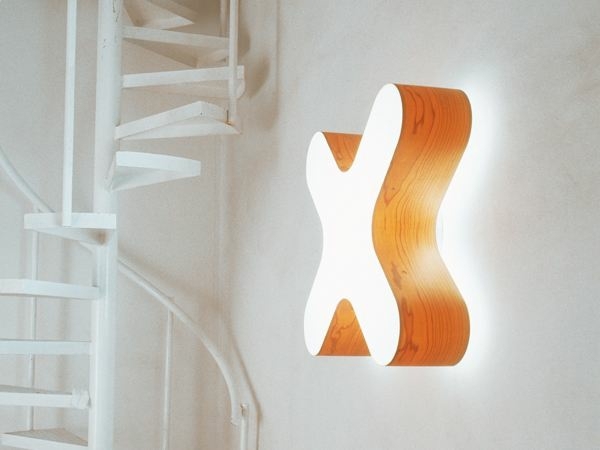 Vision moderne intéressant mur luminaire en forme de X