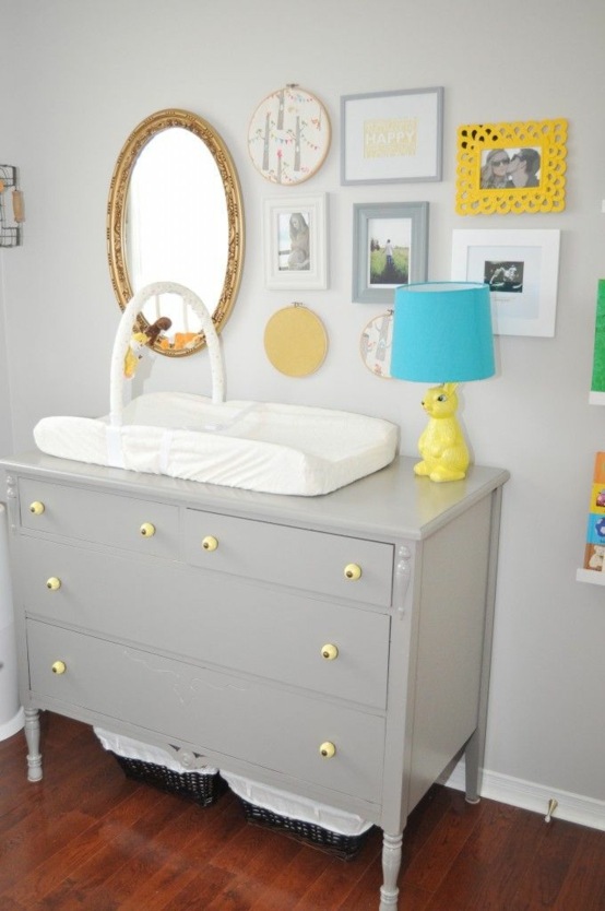  gris commode chambre bébé avec belle décoration en photos