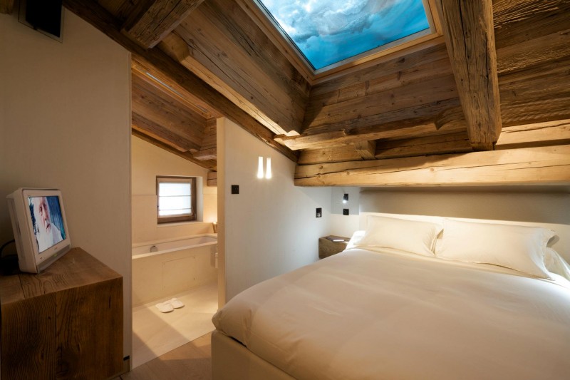 déco chambre coucher chalet cynella moderne montagne ski france salle de bain télé