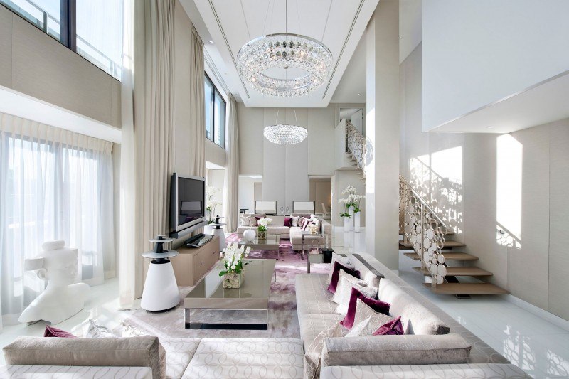 design halle d'entrée hôtel mandarin paris moderne luxe canapés blancs escalier 