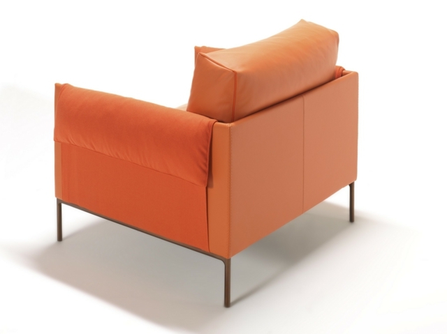 design italien derrière cuir fauteuil avec vue pieds fins