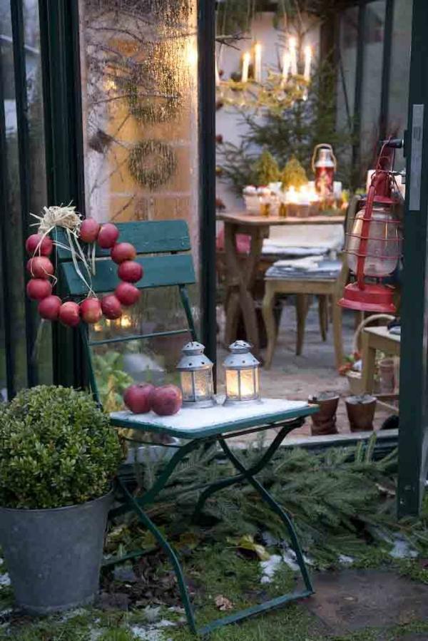 décoration idées Noël jardin hiver chaises pommes
