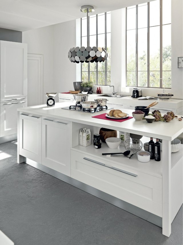 Belle cuisine en blanc simpliste et moderne tiroirs espace