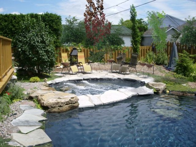 jardin piscine spacieux