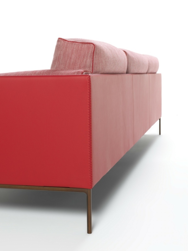salon meuble derrière est entièrement tapisser en cuir divan 