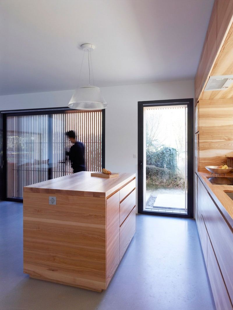 cuisine meuble bois maison design 2g porte fenêtre lumineux style orsay france architecte design d'intérieur