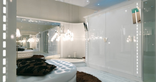 Super luxe salle de bains cuir lumières comme dressing