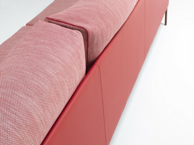 Vue plus près coussins du canapé design confort rouge