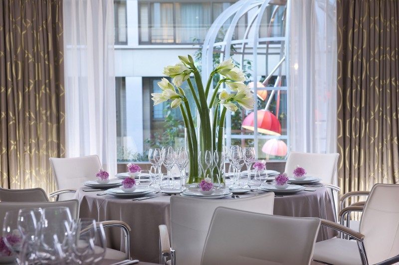 restaurant-decoration-extraordinaire-joli-cher-luxe-hotel-de-charme-mandarin-paris