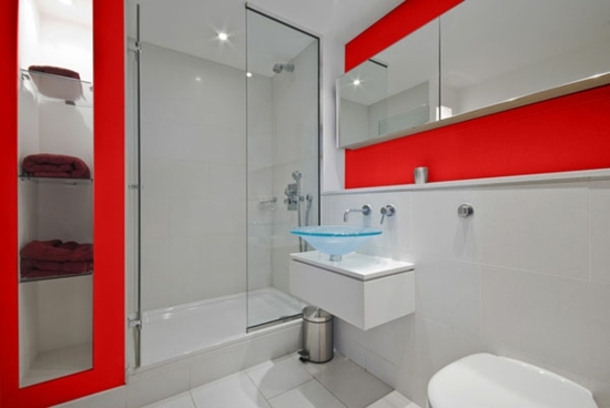 salle bain moderne blanc rouge