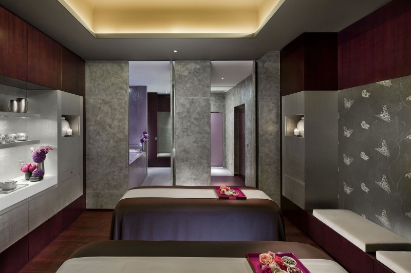 chambe moderne hôtel charme déco design gris fleurs mandarin paris étoiles