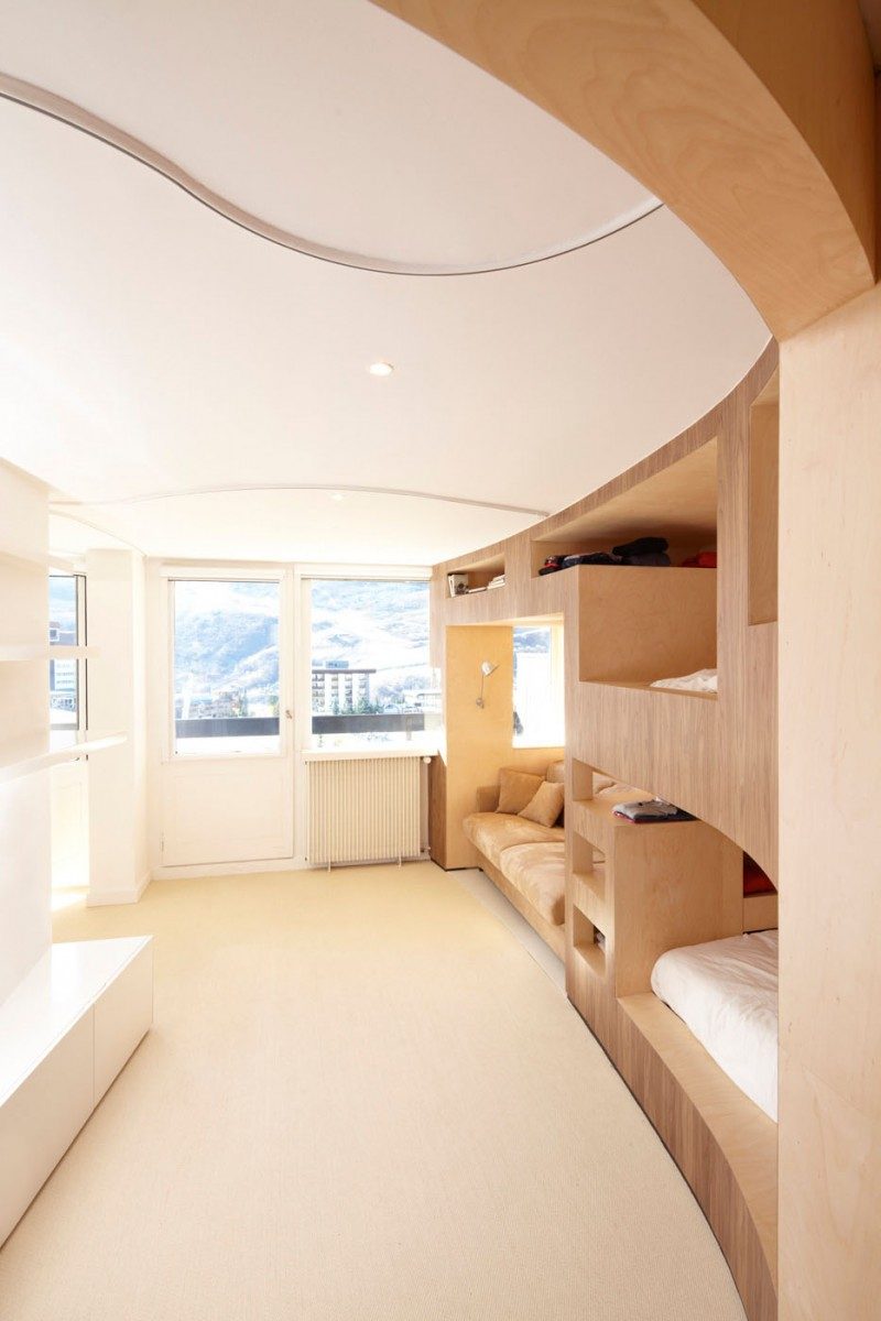 studio  chambre enfant ski jouet studio moderne montagne vacances salon chambre design blanc rouge objet meuble design