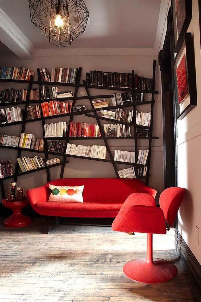 Idées déco salon pas cher original moderne etageres canapé  chaise rouge