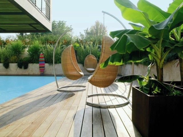 mobilier jardin design chaise suspendue tres confortable 