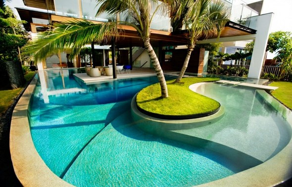 aménagement terrasse piscine forme design