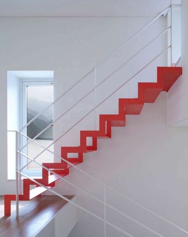 bel escalier design en acier peint rouge