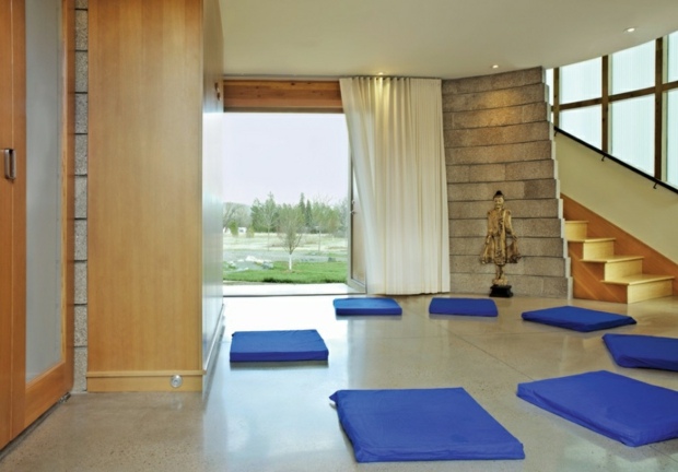 chambre de méditation avec matelas pour confort