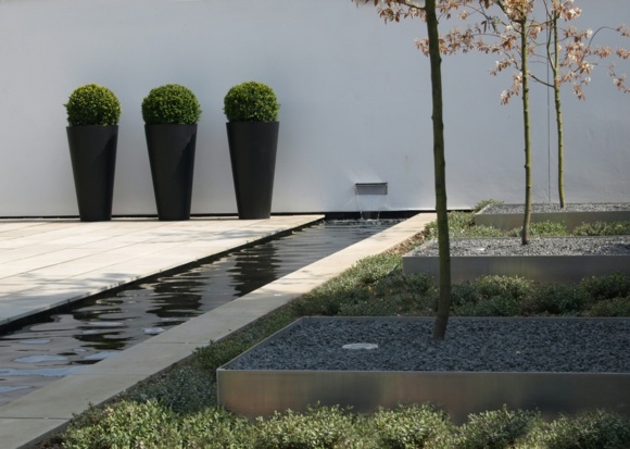 jardin minimaliste étang eau 