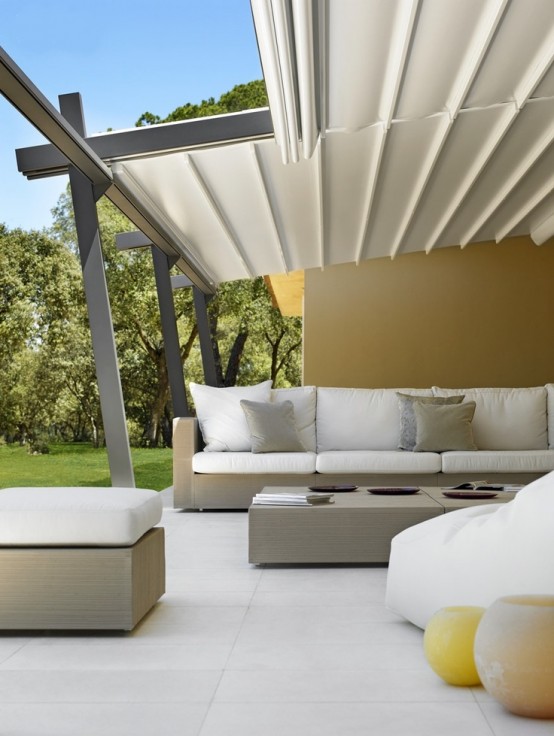 décoration jolie jardin neutre blanc canapé design terrasse déco chic modèle idée 