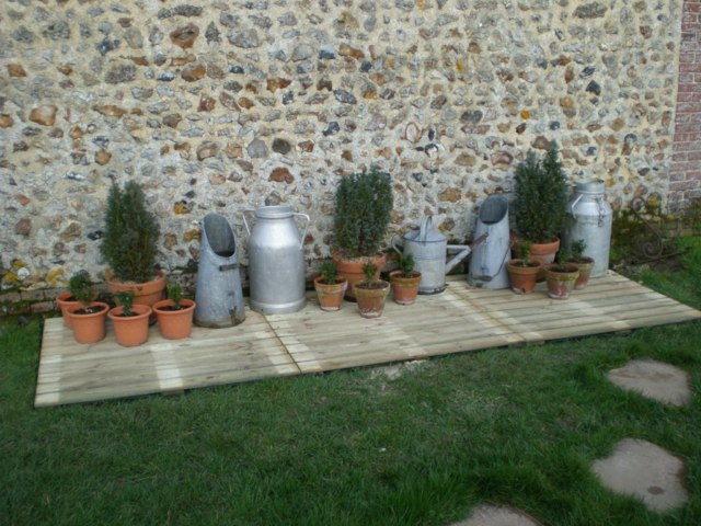 decoration jardin originale pots fleurs argile