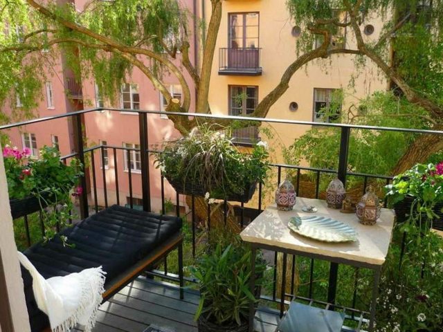 decoration petit balcon meubles plantes