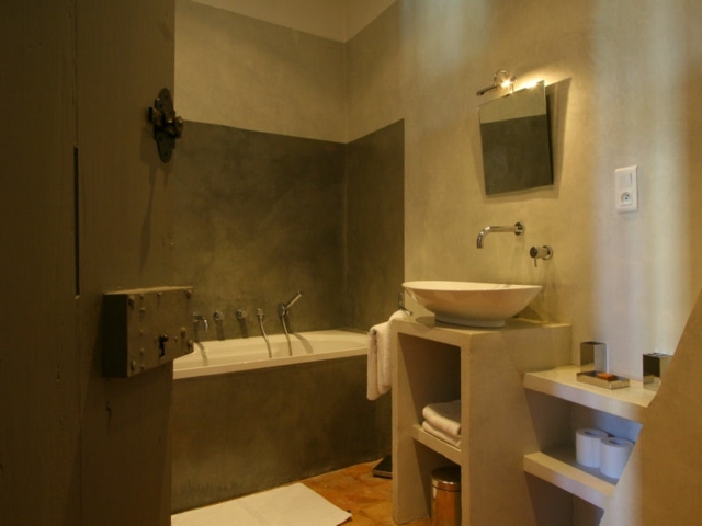 décoration salle de bains tadelakt rustique