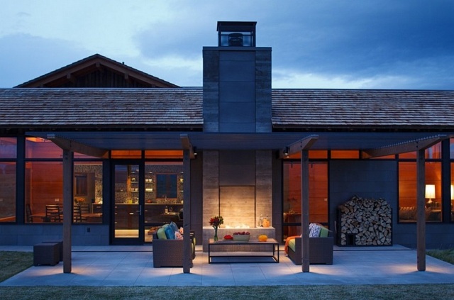 design cheminée bois extérieure terrasse