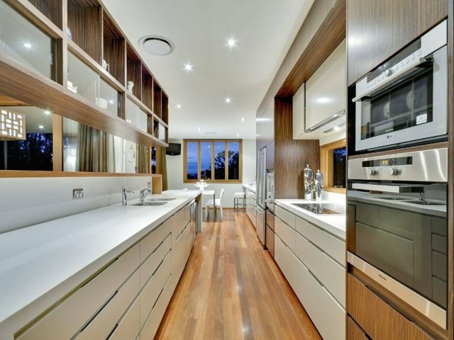 cuisine moderne design d'intérieur chère modèle original type bateau navire cambuse différent