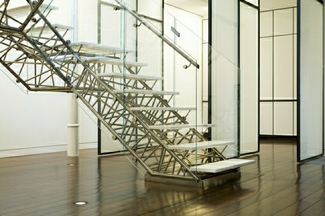 escalier en acier bois blanc métal moderne structure 