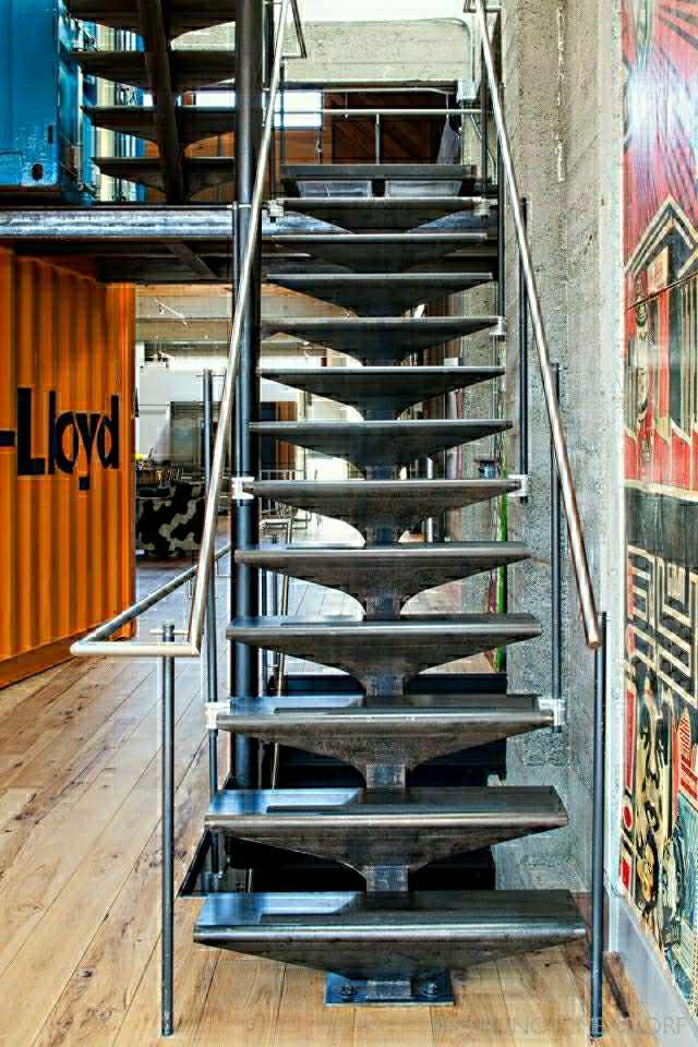 escalier droit en métal en acier design intérieur moderne