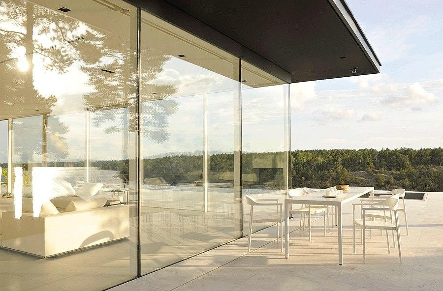 design extérieur terrasse scandinave goût nordique minimaliste beau espace dîner table à manger chaise design
