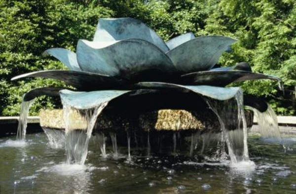 fontaine de jardin moderne et artistique