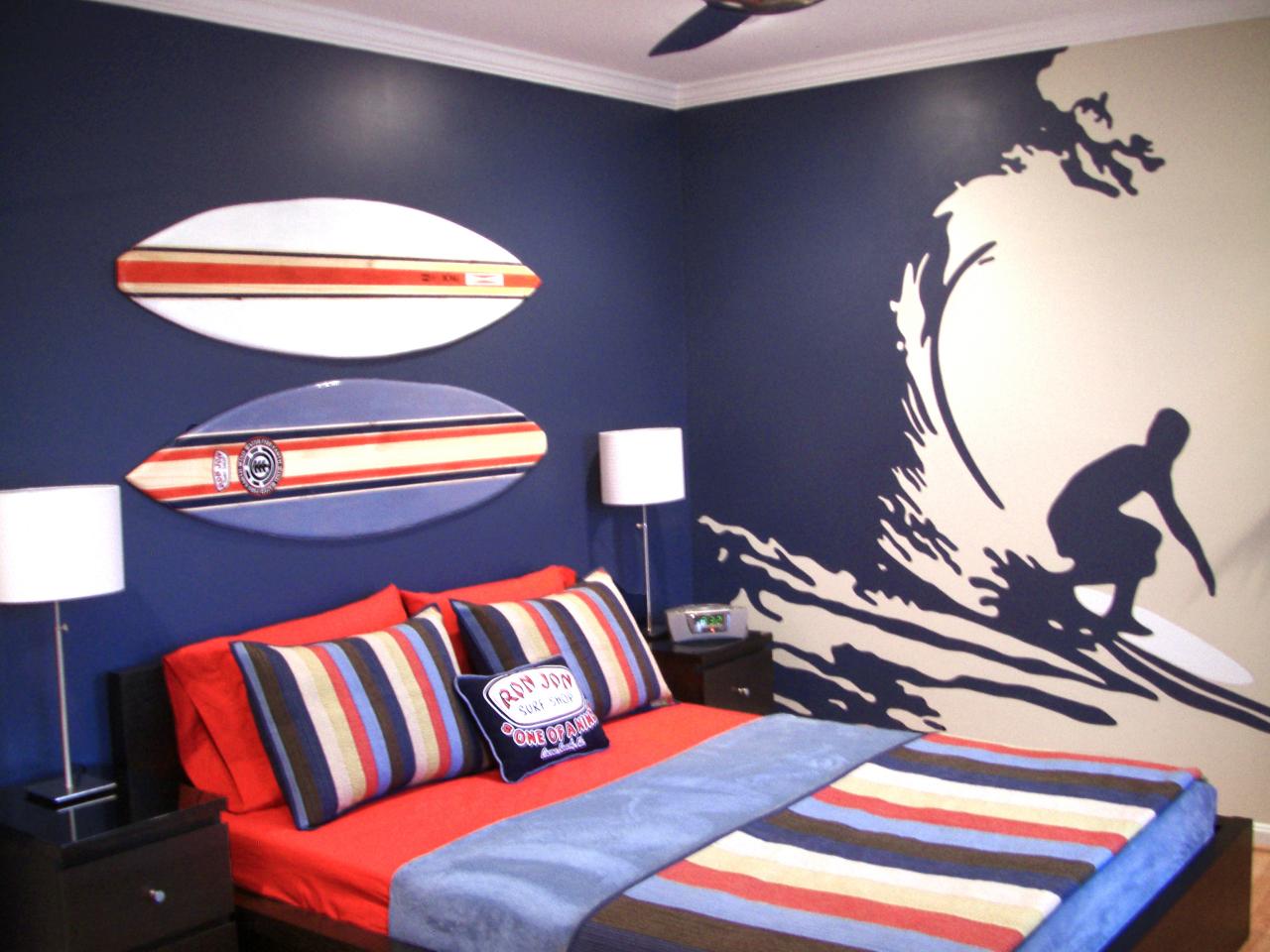déco chambre idée ado garçon surf lit grand bleu style planches murs