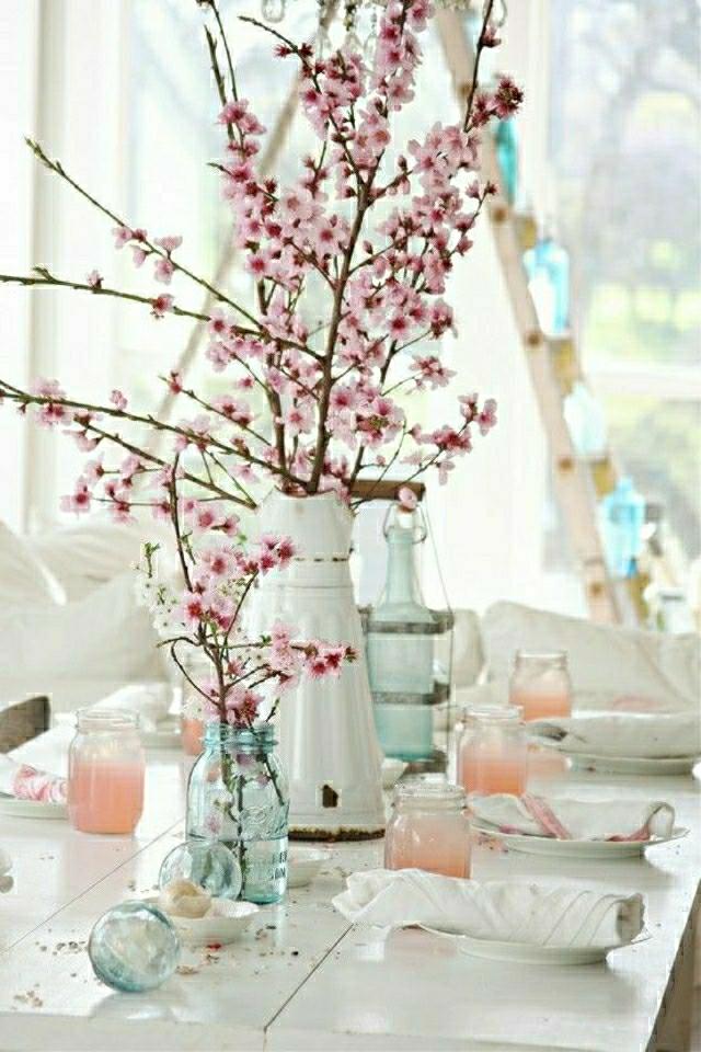 idée déco table cerisier vase design beau bougies romantique