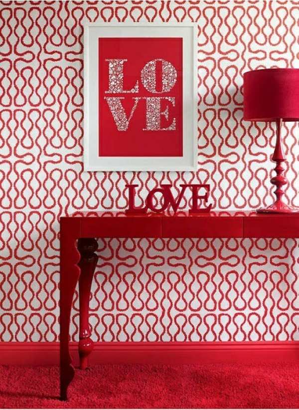 idée saint valentin déco table rouge en bois tableau love romantique intérieur pour les amoureux