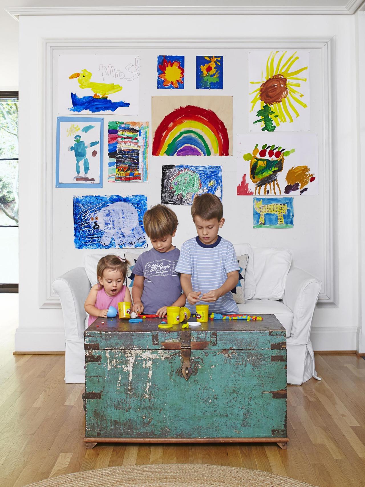 déco idée muirs peinture chambre enfant dessins design style jolie table bois